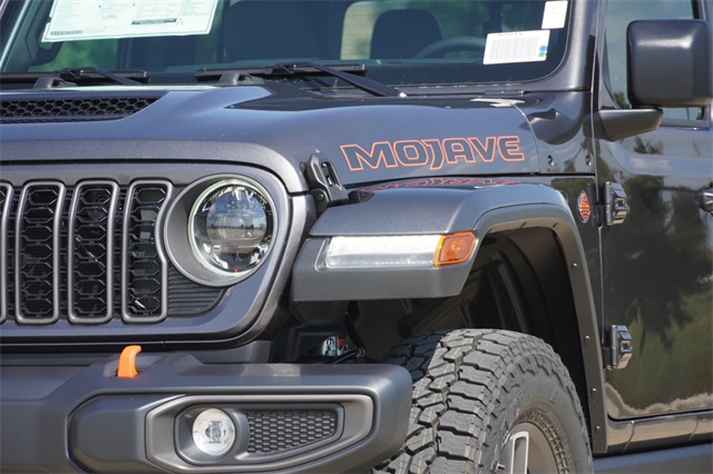 2025 Jeep Gladiator Mojave photo 4