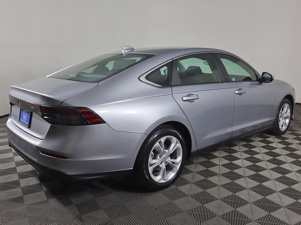 2025 Honda Accord LX photo 4