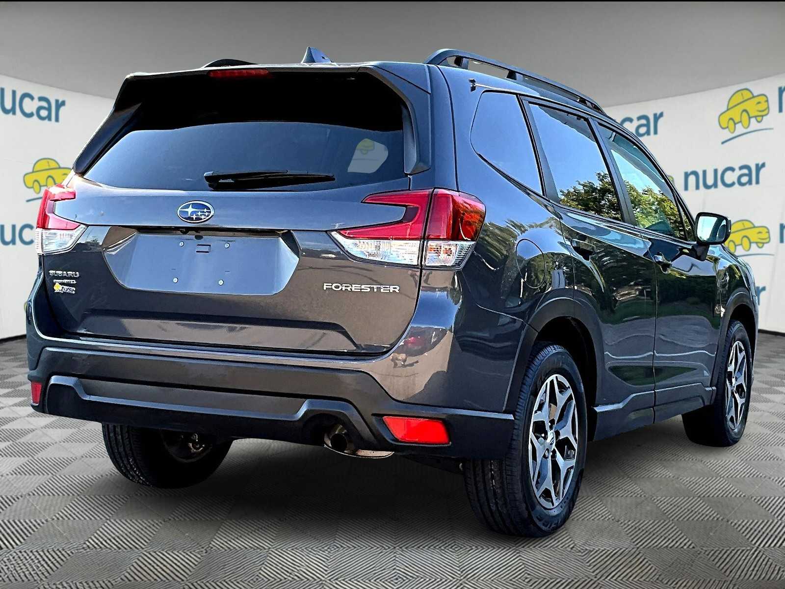 2022 Subaru Forester Premium photo 2