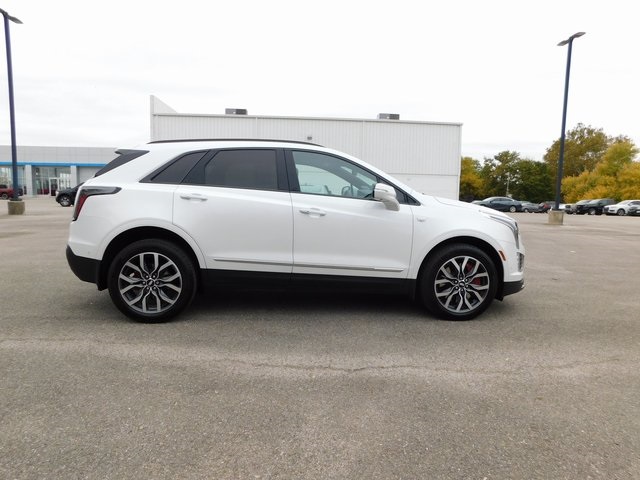 2022 Cadillac XT5 Sport photo 2