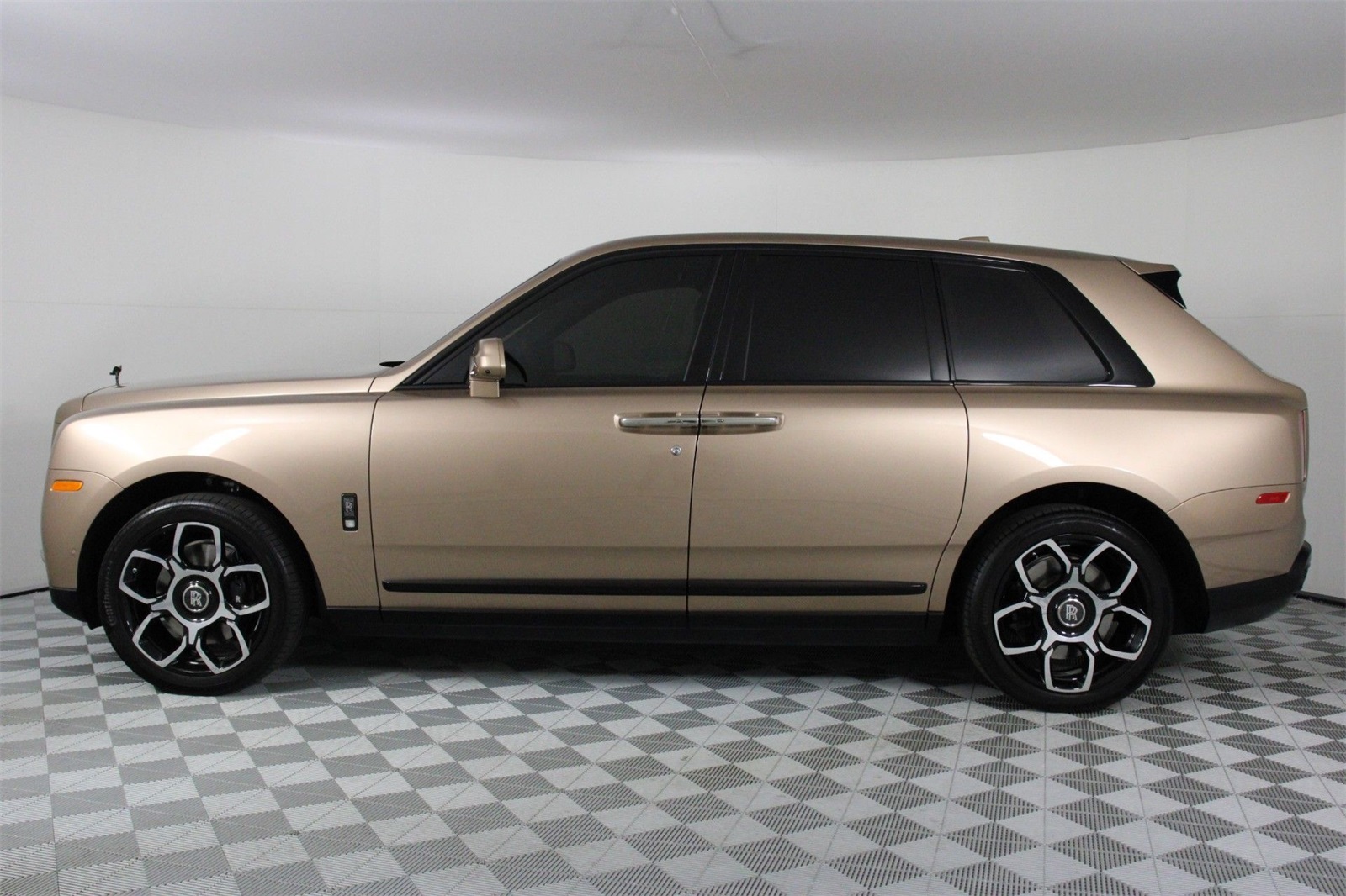 2023 Rolls Royce Cullinan Black Badge photo 3
