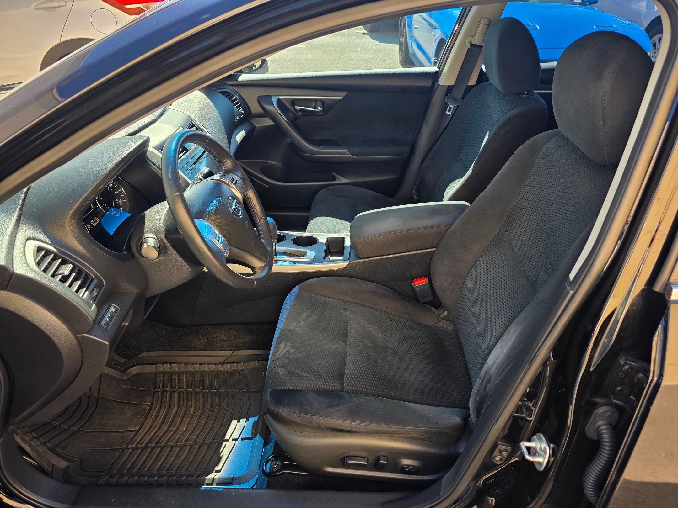 2015 Nissan Altima 2.5 SV photo 22