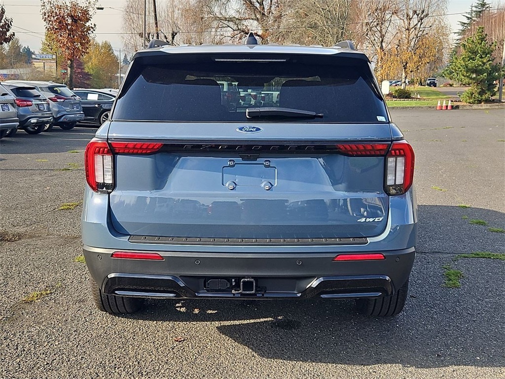 2025 Ford Explorer ST-Line photo 4
