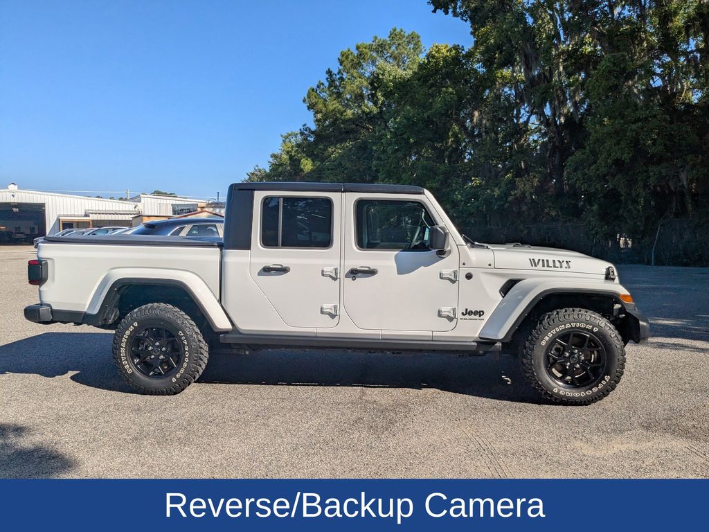 2024 Jeep Gladiator Willys photo 3