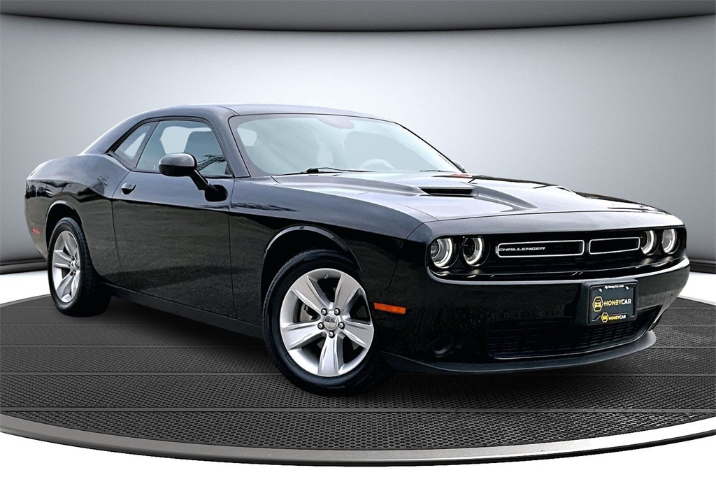 2023 Dodge Challenger SXT's photo