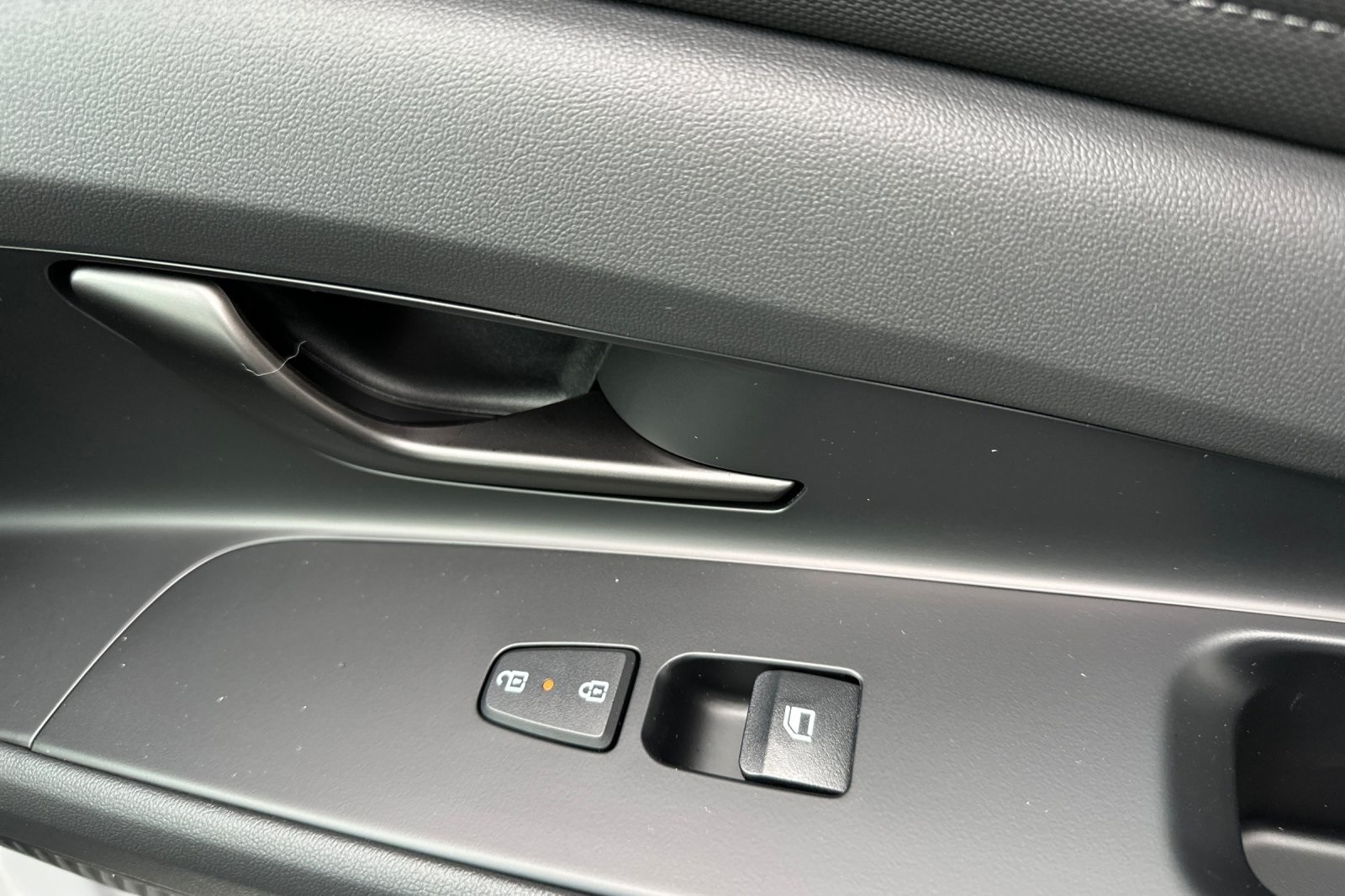 2025 Hyundai Elantra SEL Sport photo 17