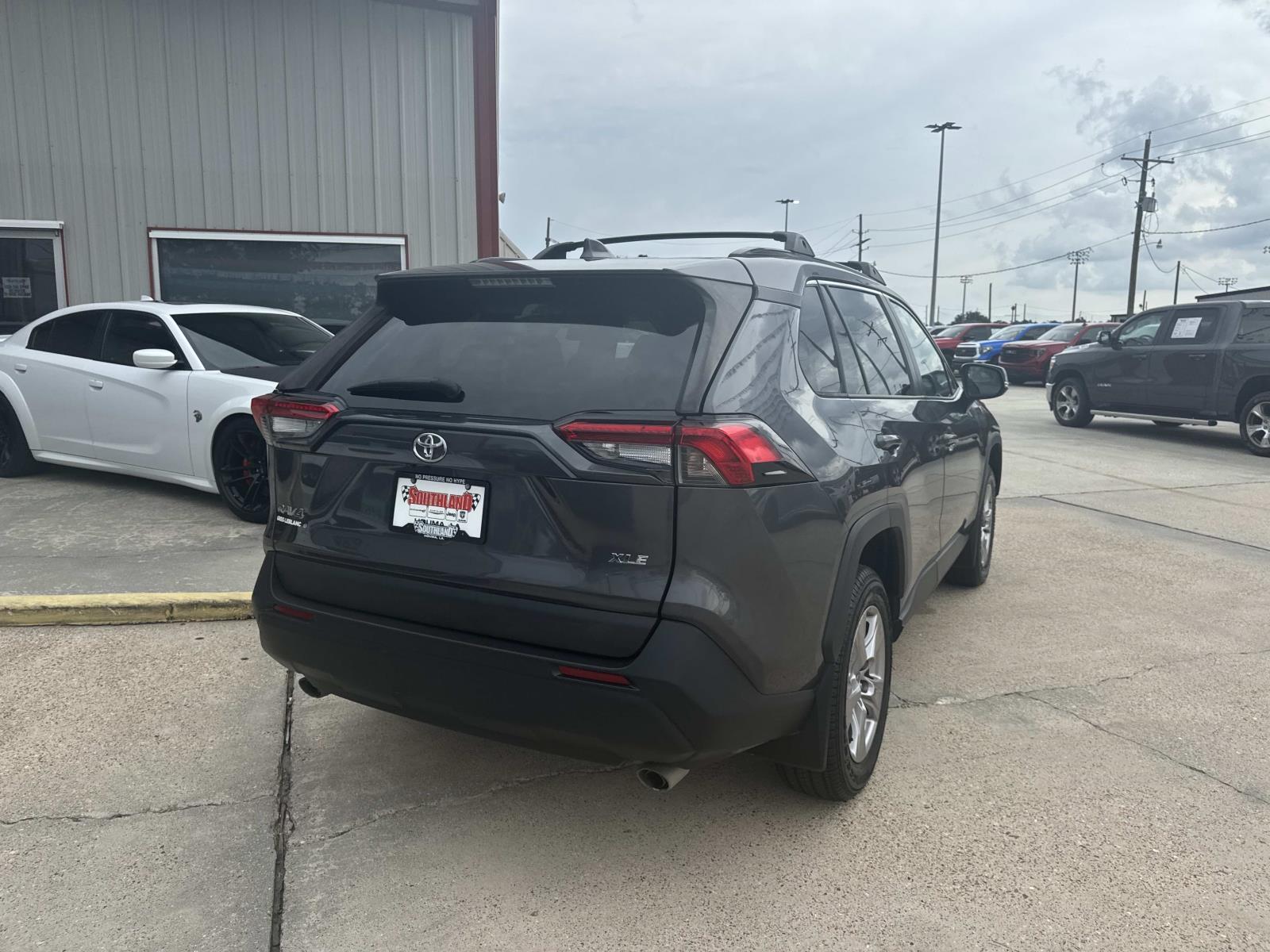 2022 Toyota RAV4 XLE photo 6
