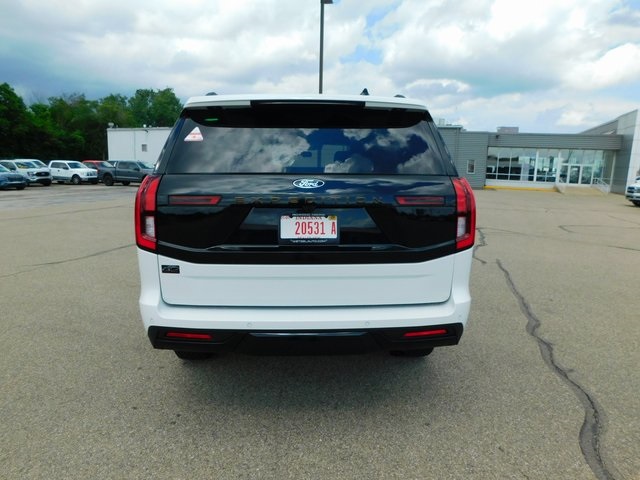 2025 Ford Expedition photo 4