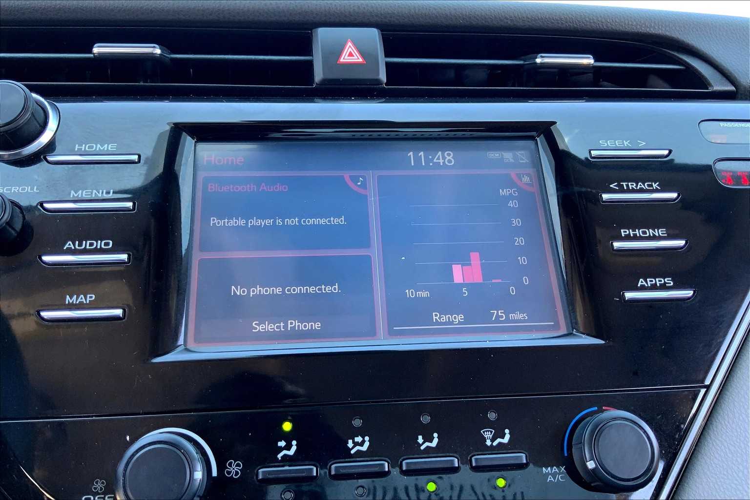 2019 Toyota Camry LE photo 32