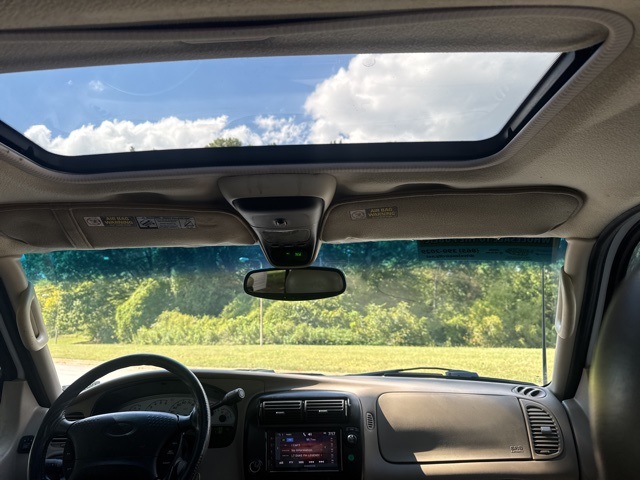 2005 Ford Explorer Sport Trac XLT photo 10