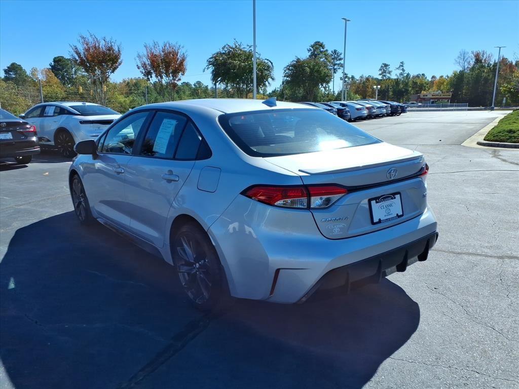 2025 Toyota Corolla SE photo 3
