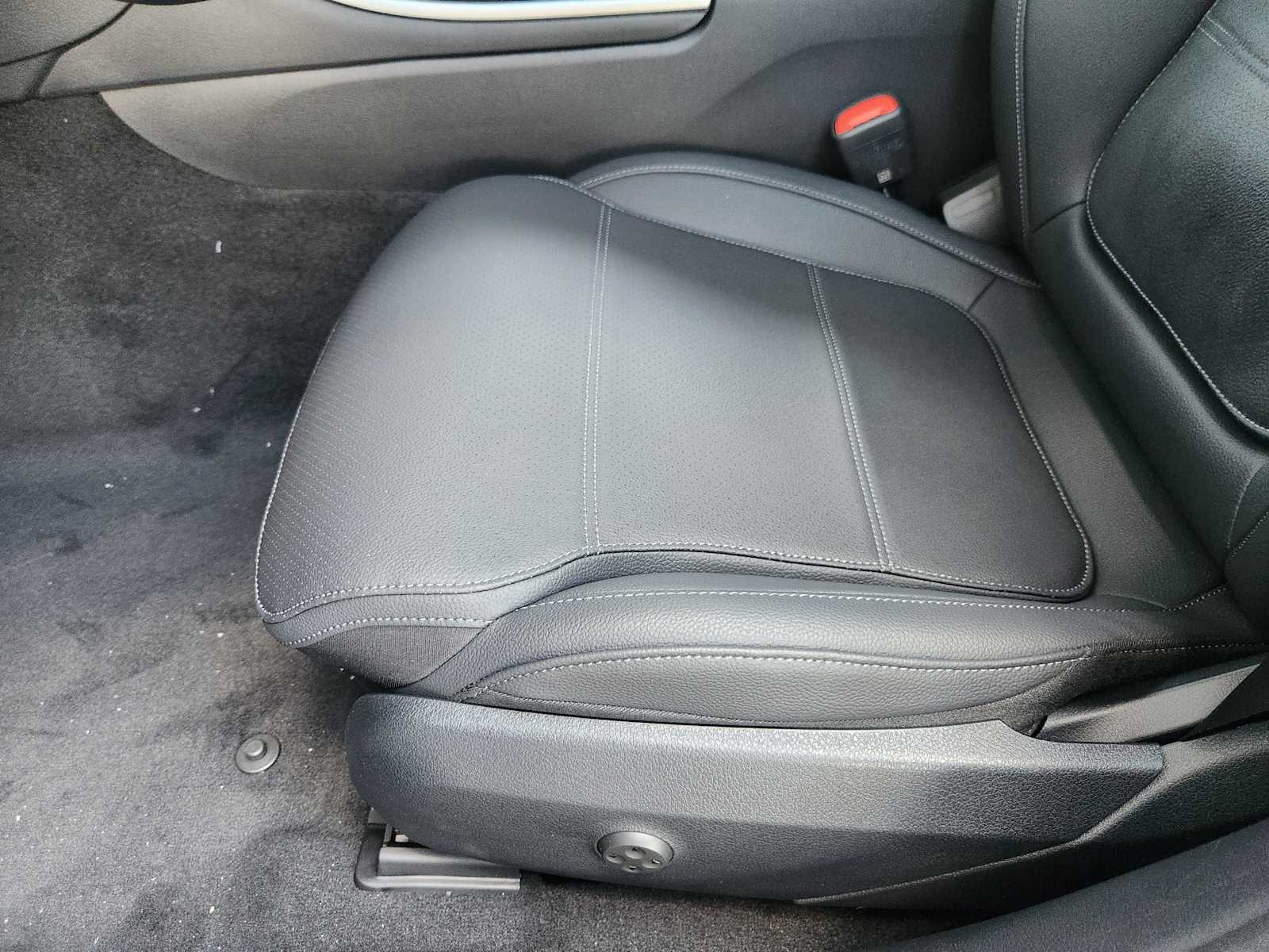 2025 Mercedes Benz C 300 photo 18