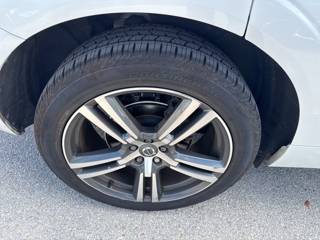 2019 Volvo XC60 T5 Momentum photo 11