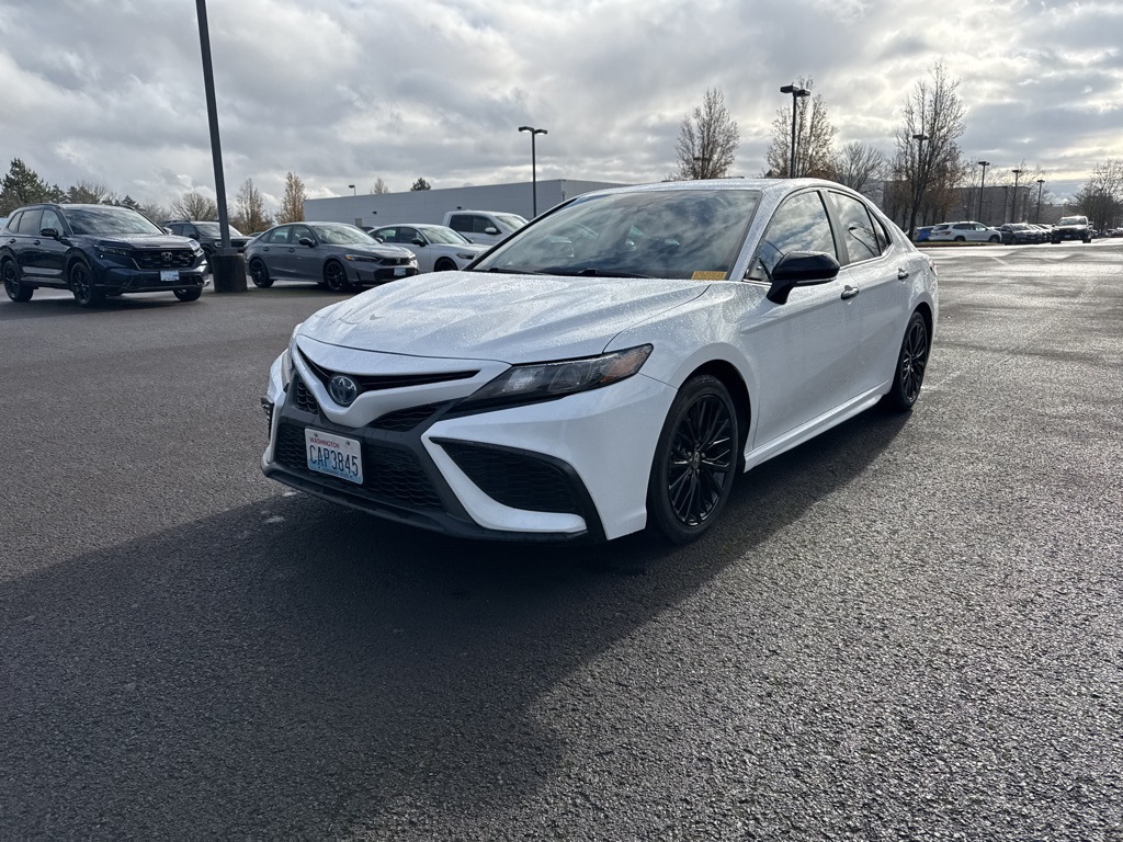 2022 Toyota Camry Hybrid SE photo 3