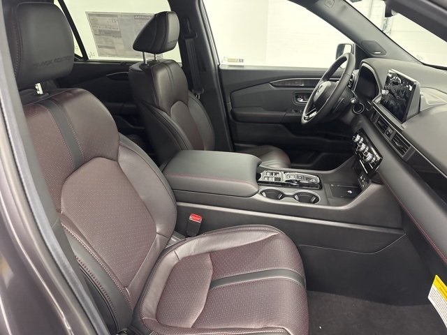 2025 Honda Pilot Black Edition photo 17