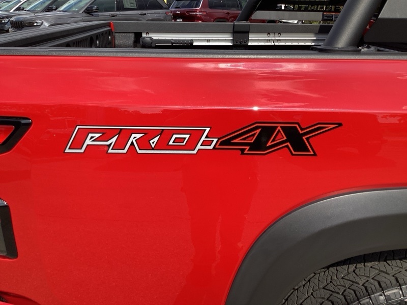2024 Nissan Frontier PRO-4X Crew Cab photo 8