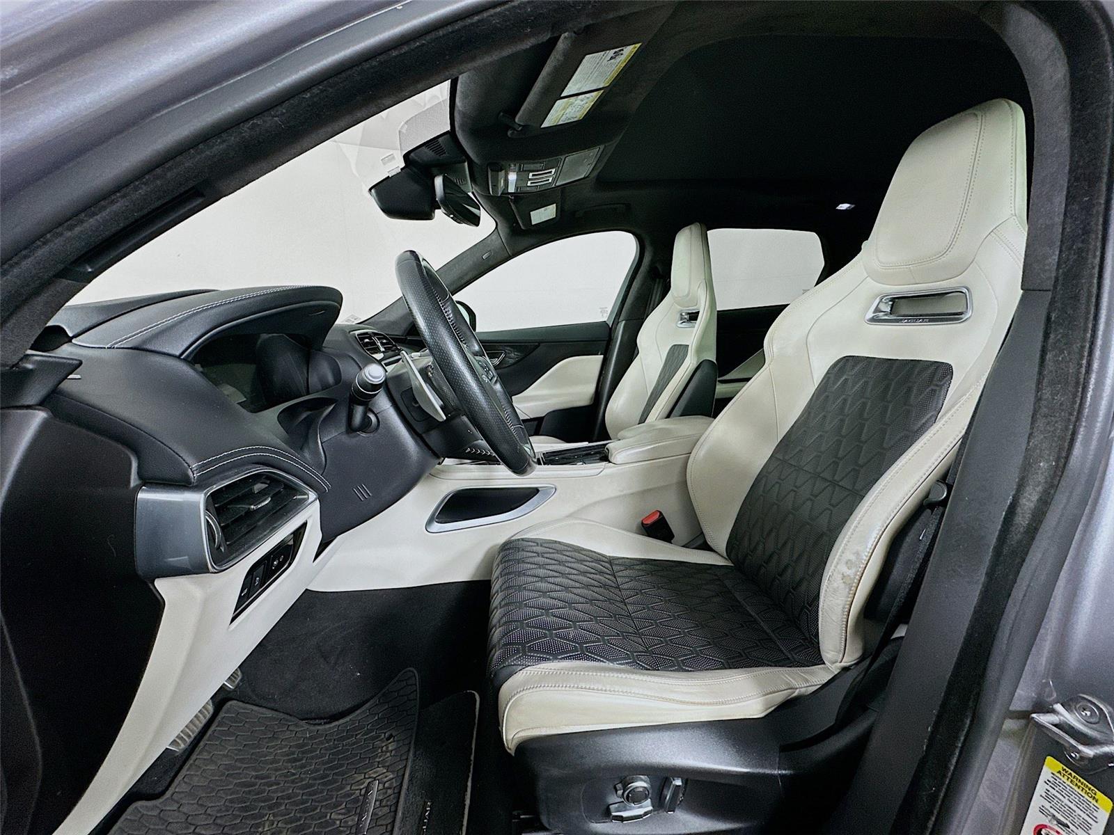 2020 Jaguar F-PACE SVR photo 3