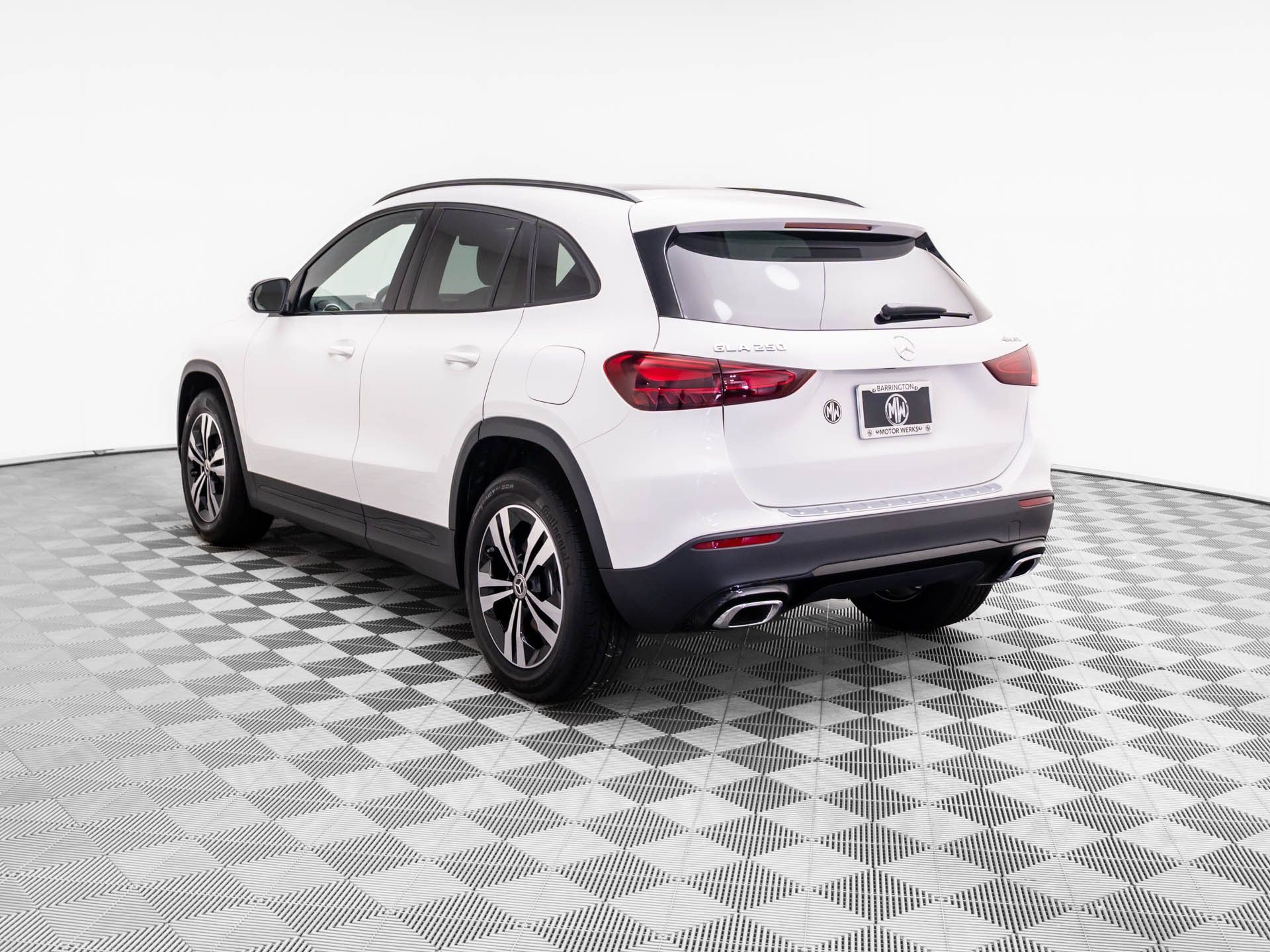 2026 Mercedes Benz GLA 250 4MATIC photo 2
