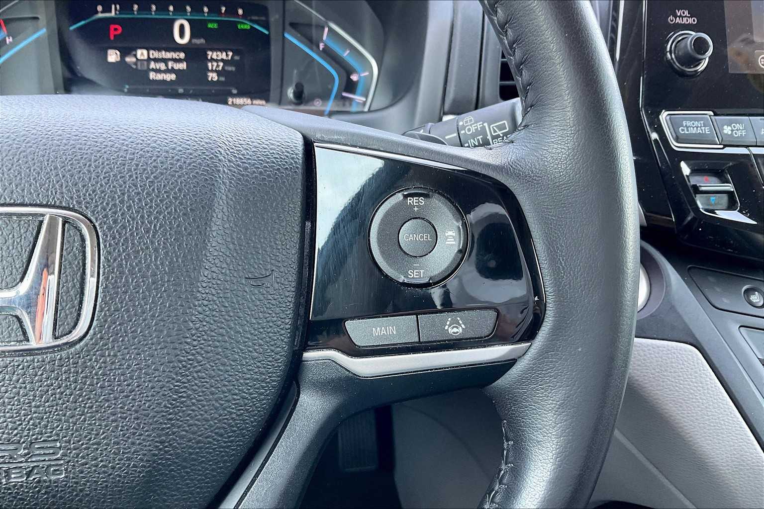 2019 Honda Odyssey Touring photo 23
