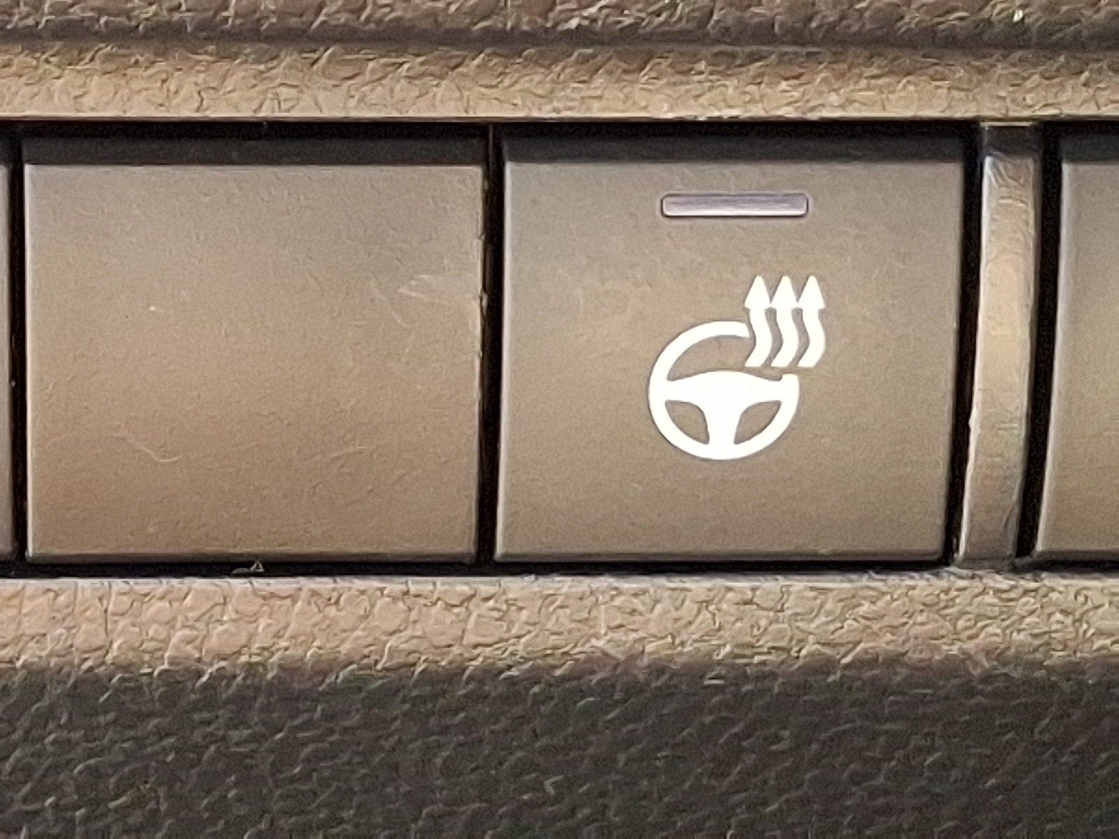 2022 Toyota RAV4 Hybrid XLE photo 22