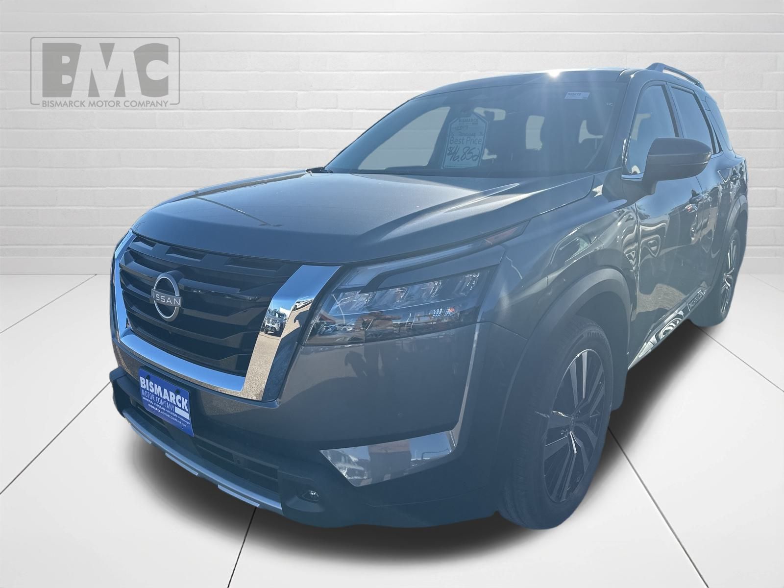 2025 Nissan Pathfinder Platinum's photo