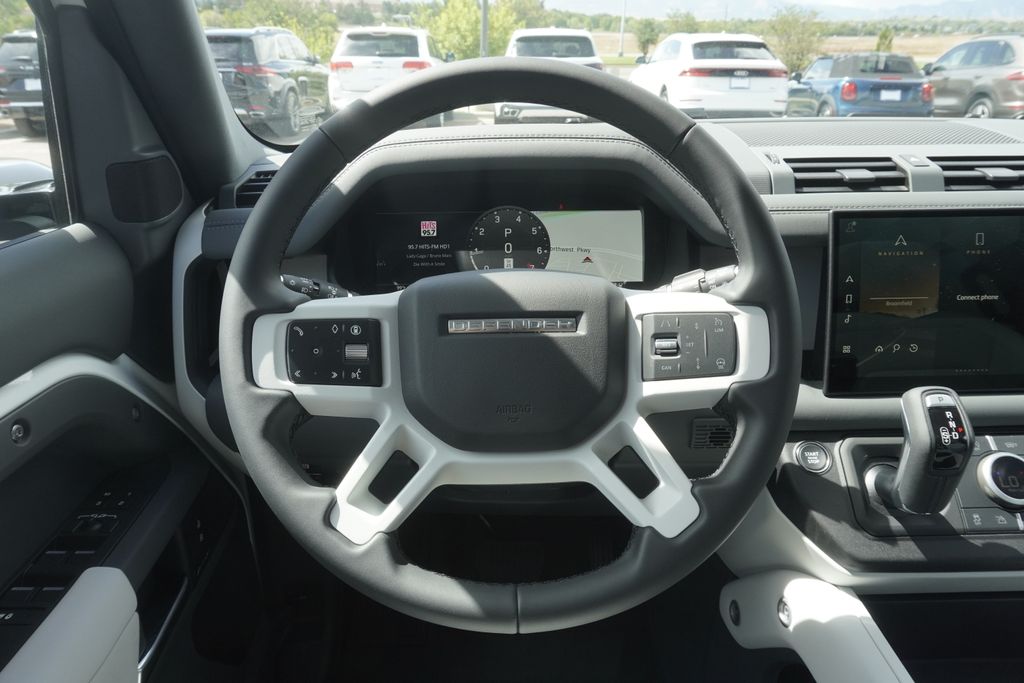 2025 Land Rover Defender 110 S photo 10