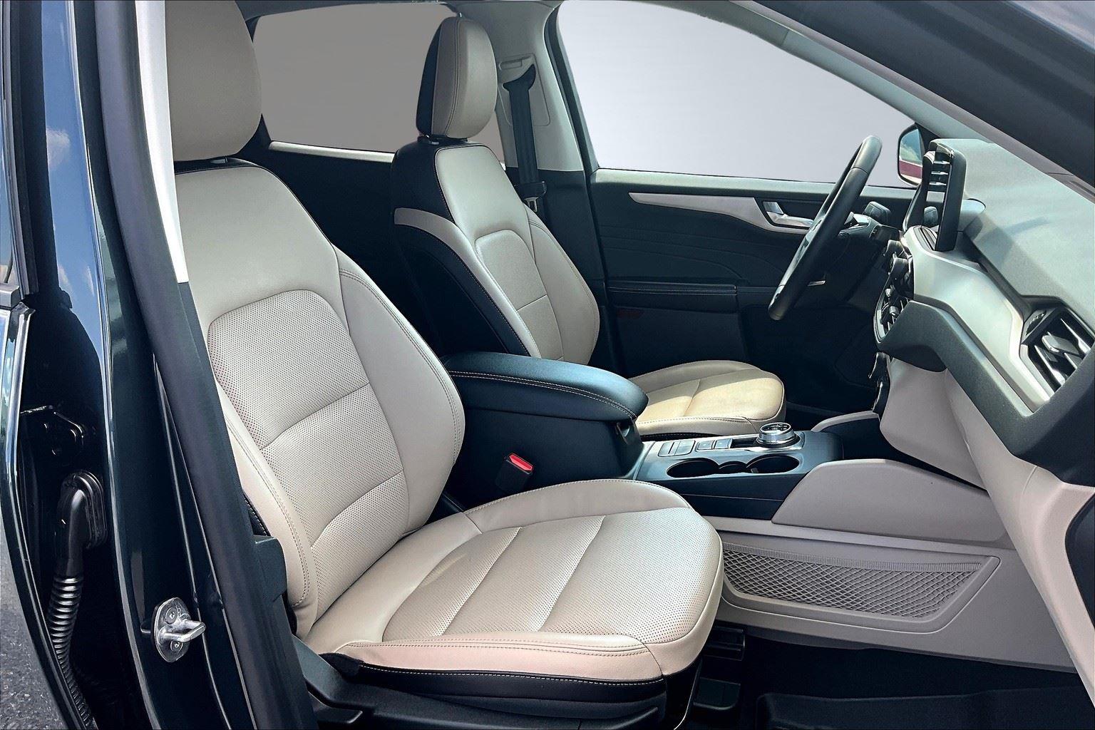 2022 Ford Escape SEL photo 14
