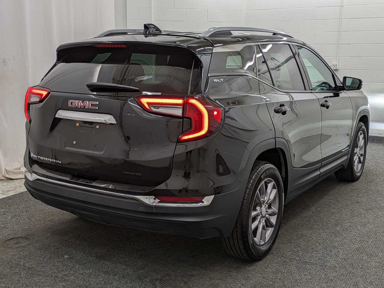 2024 Gmc Terrain SLT photo 2