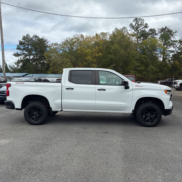 2023 Chevrolet Silverado 1500 LT Trail Boss photo 2