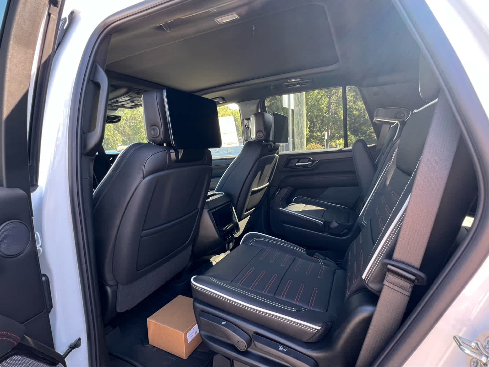 2025 Gmc Yukon AT4 Ultimate photo 7