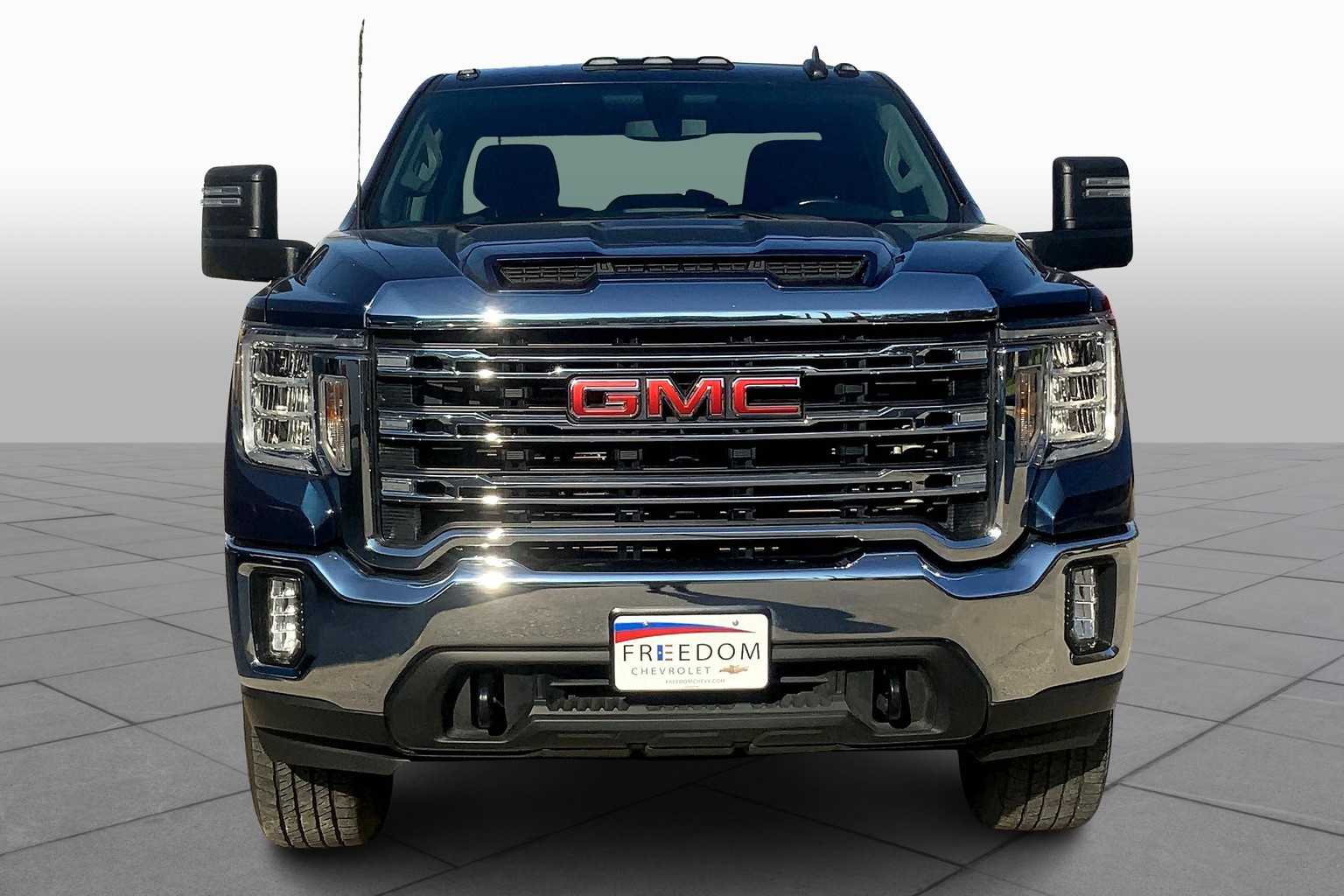2022 Gmc Sierra 2500 HD SLE photo 3