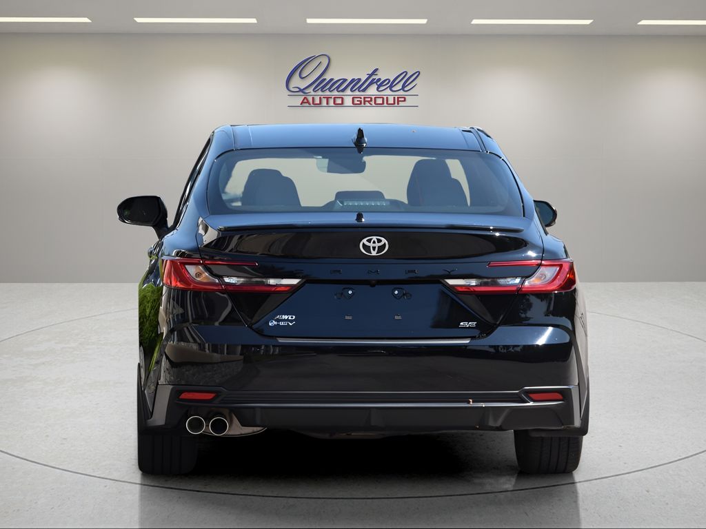 2025 Toyota Camry Hybrid SE photo 4