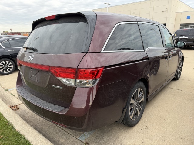 2015 Honda Odyssey Touring photo 2