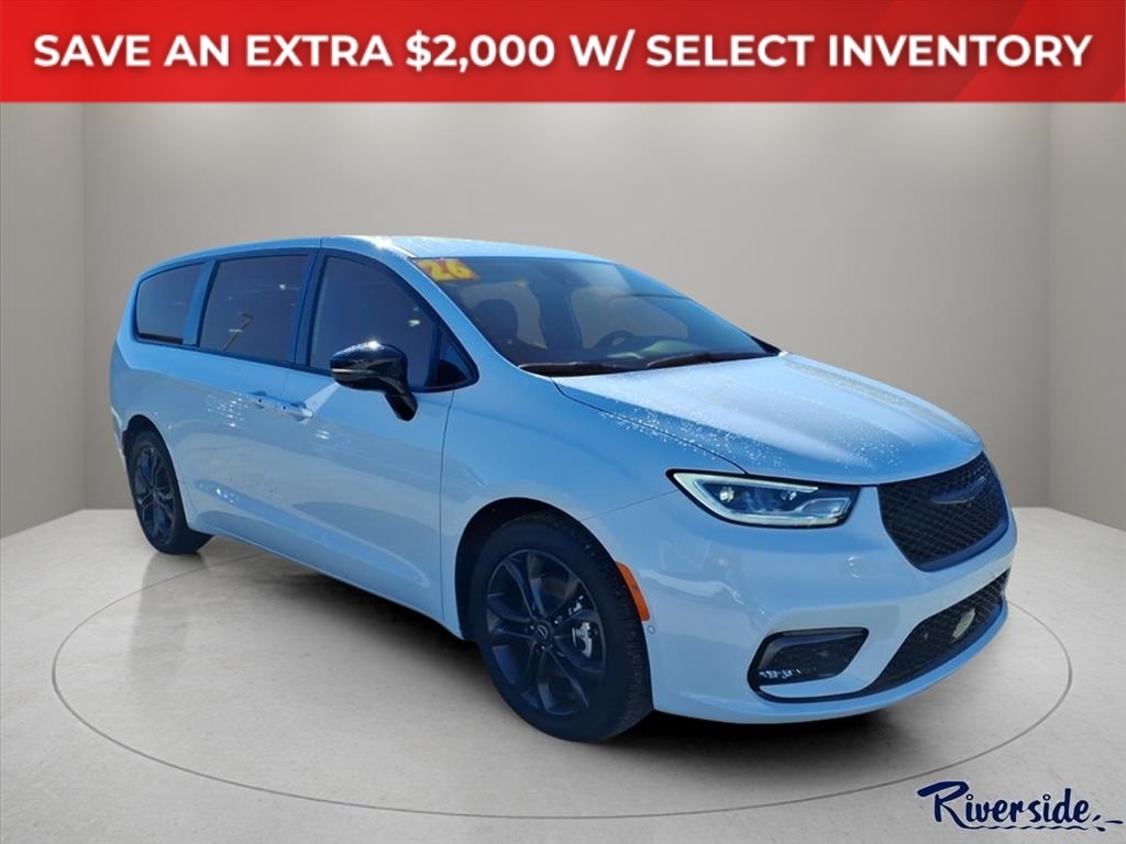 2026 Chrysler Pacifica Select's photo