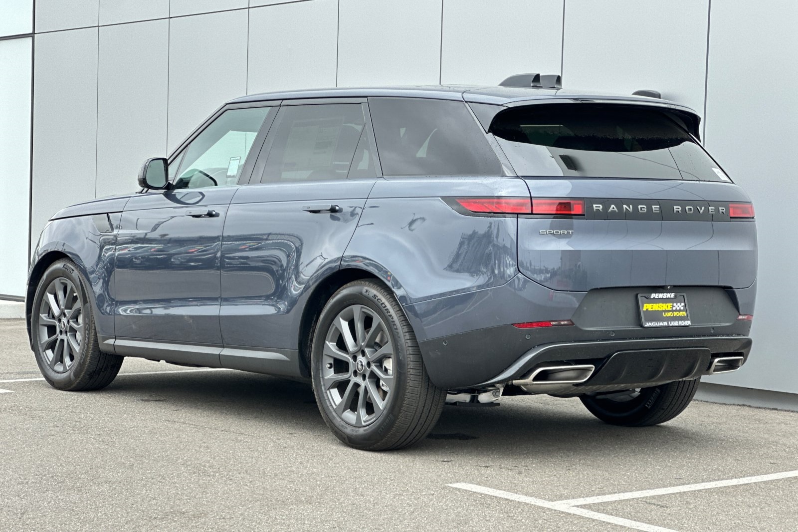 2025 Land Rover Range Rover Sport P360 S photo 4