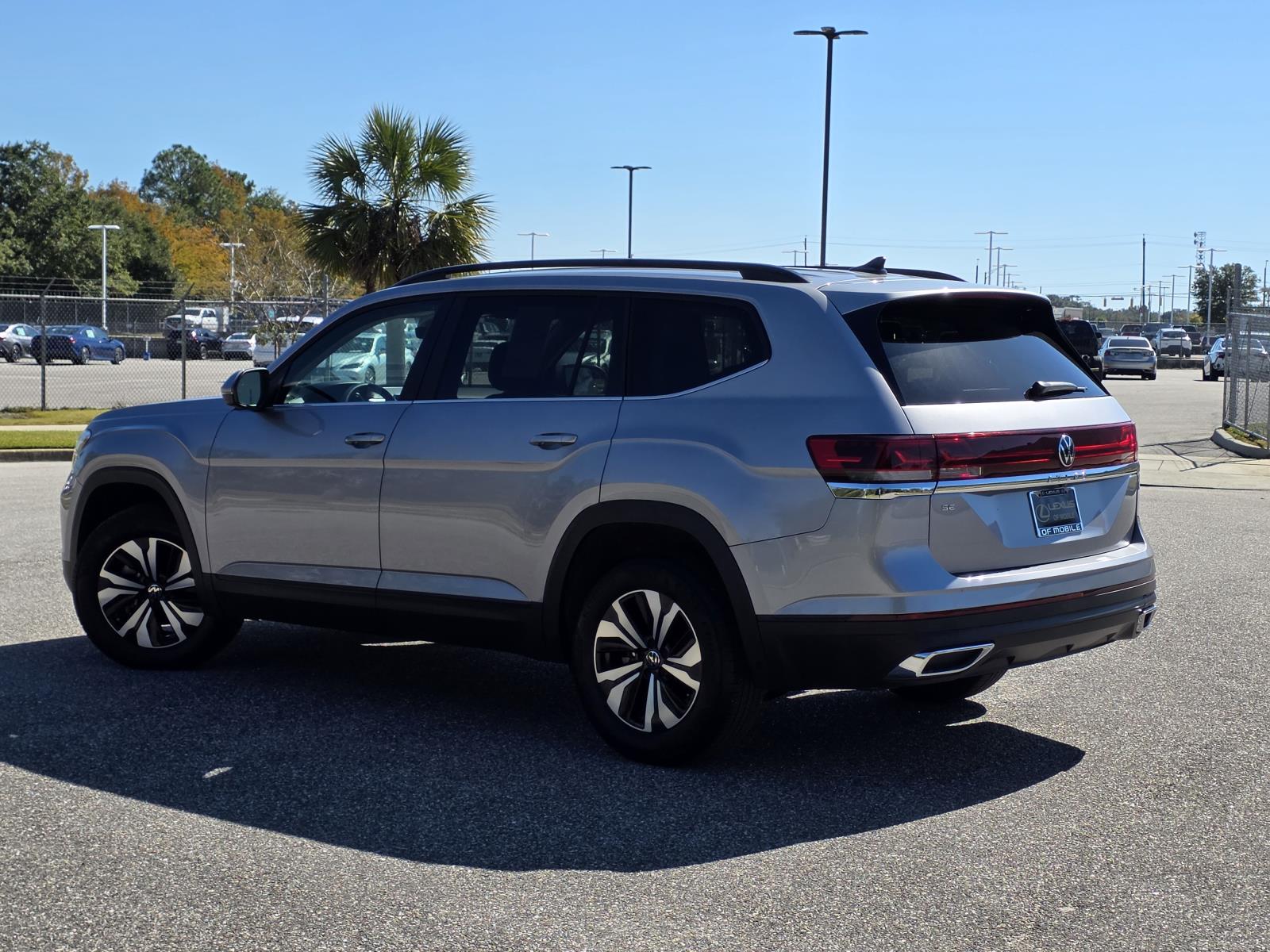 2024 Volkswagen Atlas SE photo 4