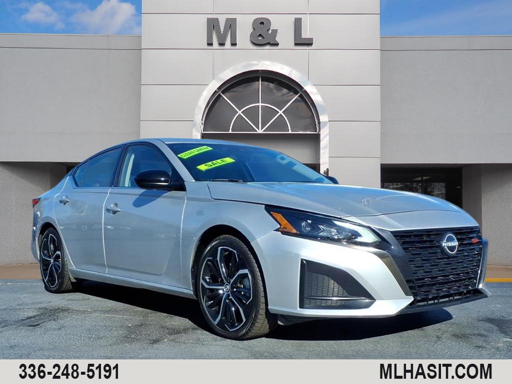 2024 Nissan Altima SR's photo