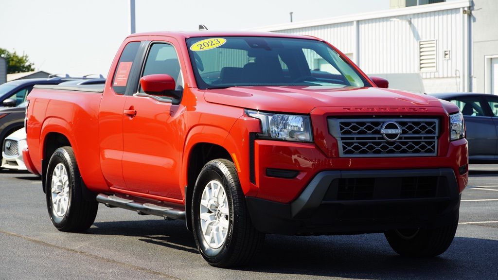 2023 Nissan Frontier SV photo 2
