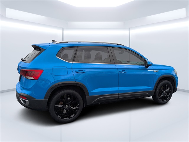 2023 Volkswagen Taos SE photo 2