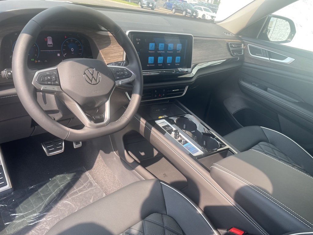 2025 Volkswagen Atlas SEL Premium R-Line photo 8