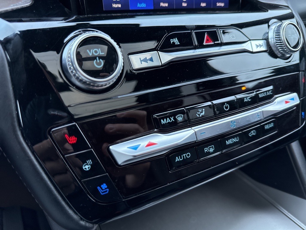 2022 Ford Explorer Hybrid Platinum photo 7