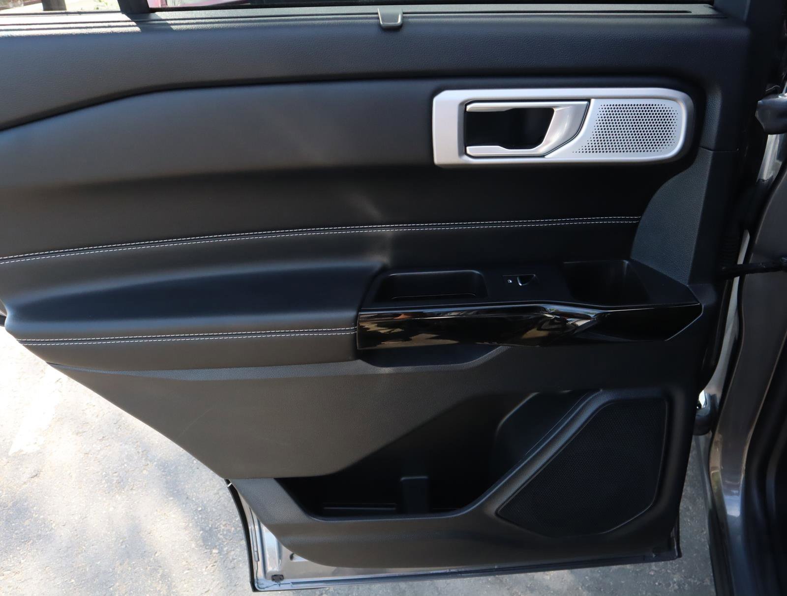 2021 Ford Explorer ST photo 22