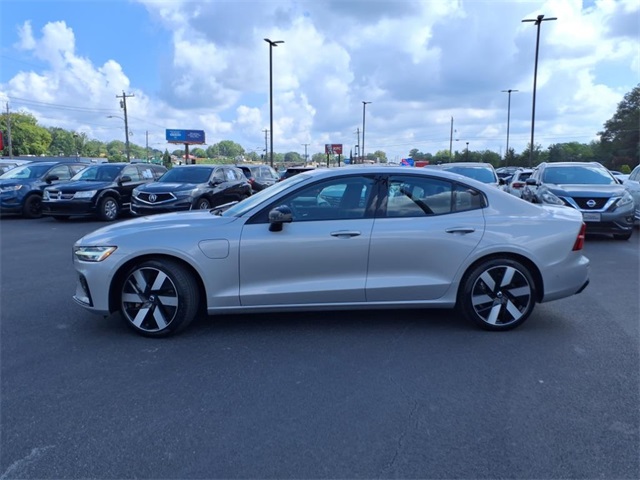 2024 Volvo S60 Recharge T8 Plus photo 3