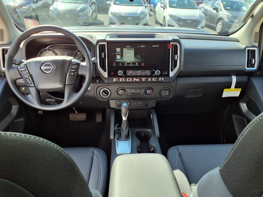 2025 Nissan Frontier SV Crew Cab photo 4