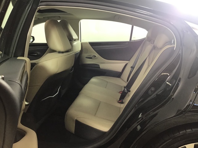2020 Lexus ES 350 Premium photo 18