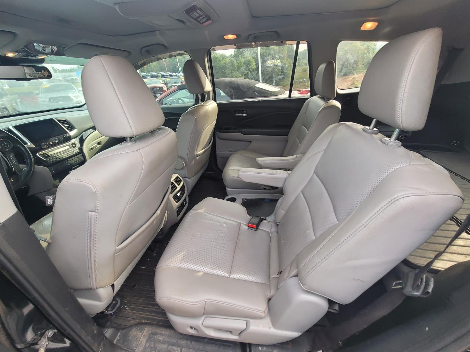2016 Honda Pilot Elite photo 8