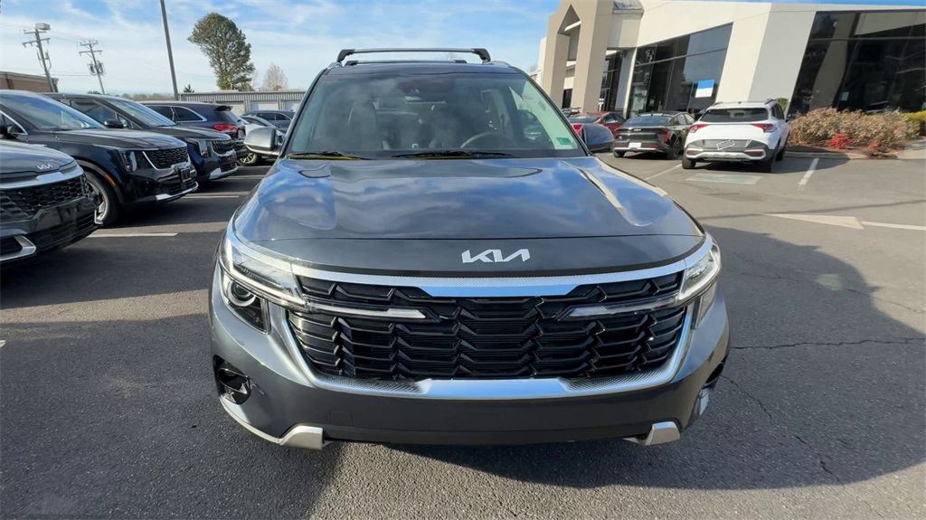 2025 Kia Seltos EX photo 3