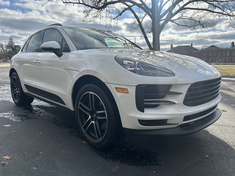 2021 Porsche Macan Base's photo