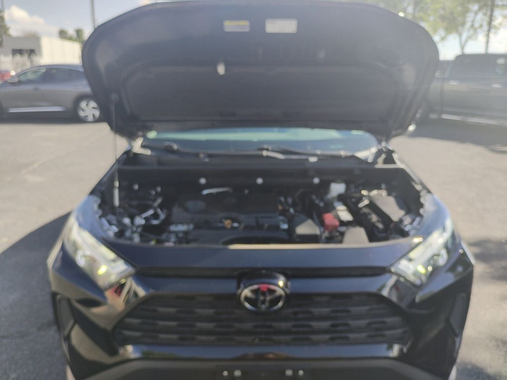 2024 Toyota RAV4 XLE photo 17