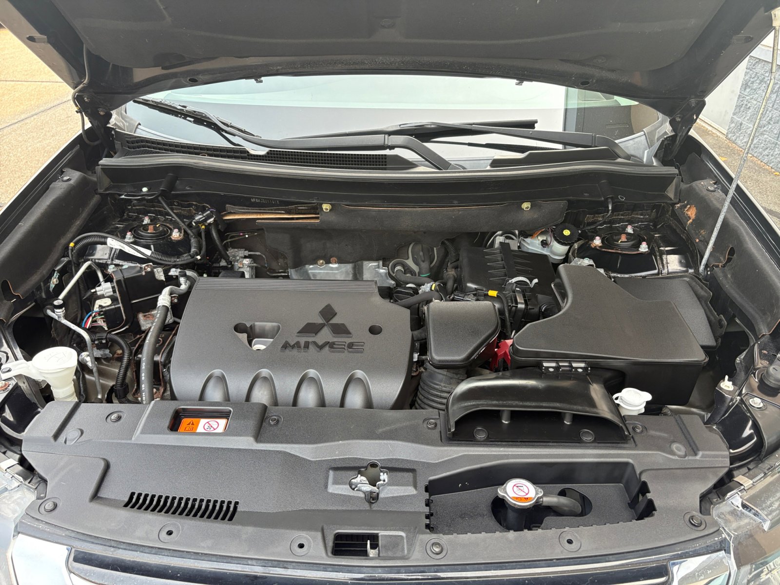 2018 Mitsubishi Outlander ES photo 4